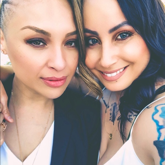 Hi Poshers! - Picture 1 of 1